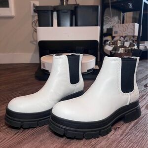 Women’s Ugg Rainboots